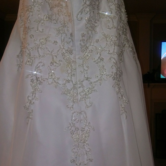 Wedding Dress - Picture 6 of 8